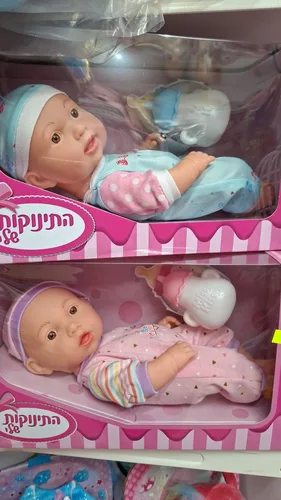 בובת תינוק אוכל